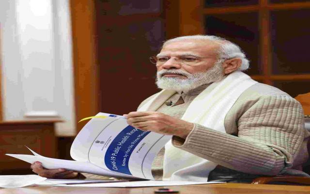 प्रधानमंत्री श्री नरेन्द्र मोदी 09 जनवरी, 2022 को नई दिल्ली में वीडियो कांफ्रेंसिंग के माध्यम से कोविड-19 स्थिति पर समीक्षा बैठक की अध्यक्षता करते हुए।