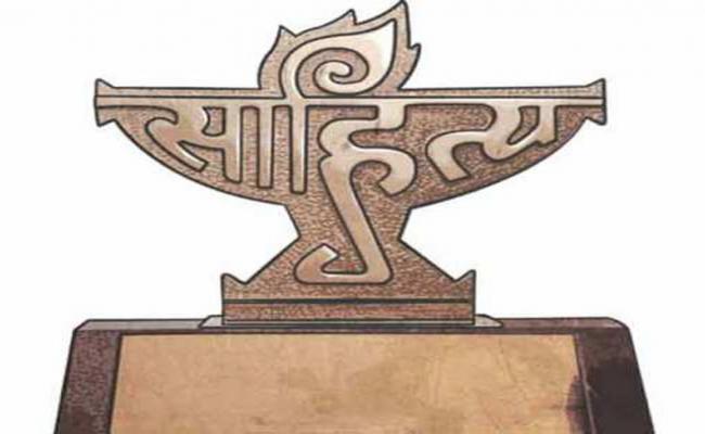 ममता को बांग्ला साहित्य अकादमी का पुरस्कार मिलने से नाराज साहित्यकार ने की पुरस्कार लौटाने की घोषणा की