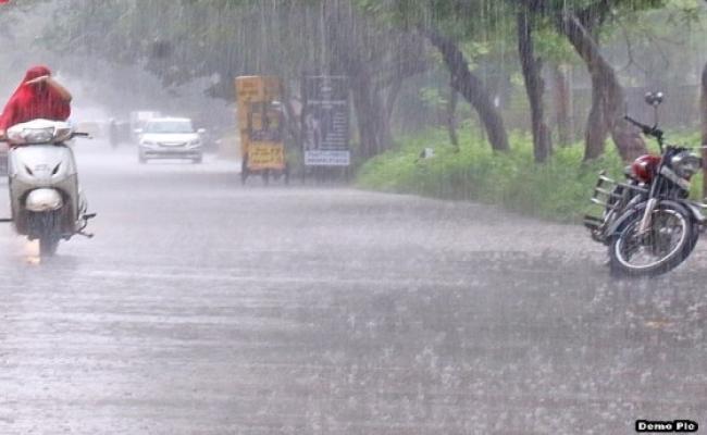 रायपुर : प्रदेश में हल्की या मध्यम बारिश की संभावना, बिजली गिरने की जताई आशंका