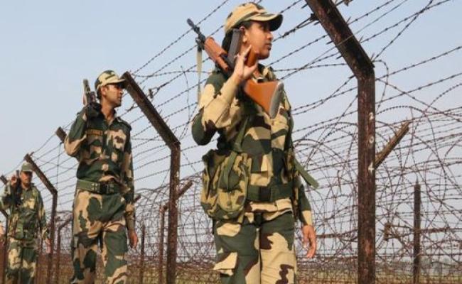 बीएसएफ ने सीमा पर भारतीय नागरिक को चांदी के आभूषणों के साथ पकड़ा