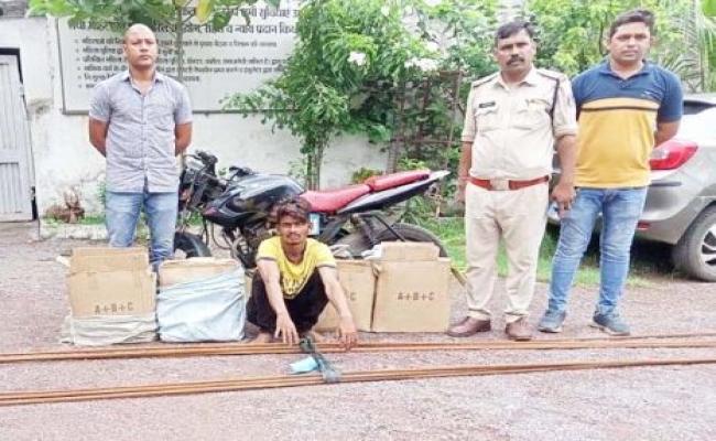 रायपुर : चोरी की दोपहिया वाहन समेत अन्य सामग्रियों के साथ आरोपित गिरफ्तार