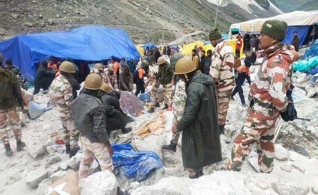 देश: अमरनाथ आपदाः 16 श्रद्धालुओं की मौत, 40 लापता, 50 घायल, बचाव कार्य जारी  - Fast Mail Hindi