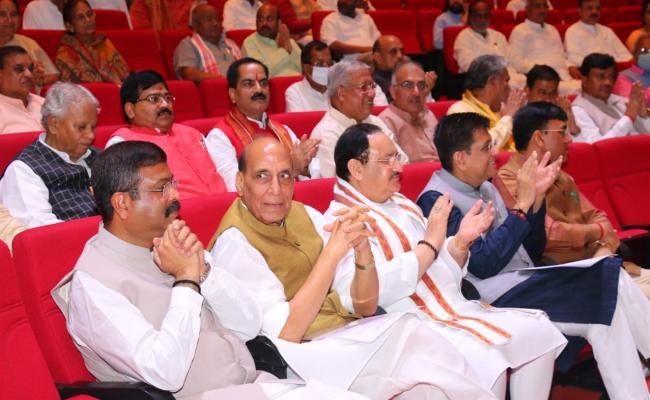 भाजपा संसदीय दल की बैठक : हर घर तिरंगा अभियान में बढ़ चढ़कर हिस्सा लेने की अपील