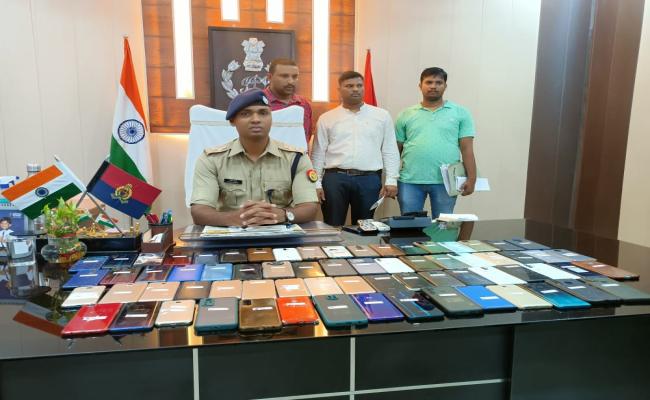 लखीमपुर खीरी: पुलिस ने खोए 75 मोबाइल बरामद किए