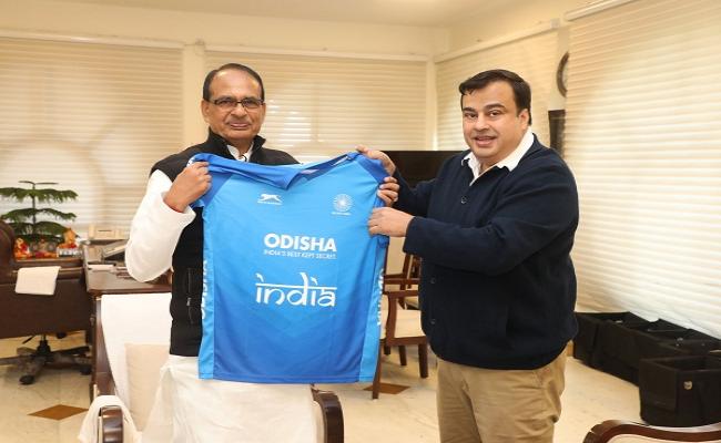 मुख्यमंत्री से मिले ओडिशा के मंत्री रोहित पुजारी, हॉकी टूर्नामेंट का दिया आमंत्रण