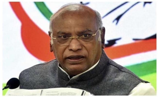 नोटबंदी से तबाह हुई देश की अर्थव्यवस्था : खड़गे