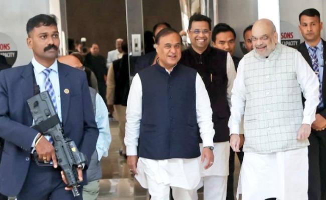 केंद्रीय गृहमंत्री अमित शाह गुवाहटी से अगरतला रवाना, शाह के विमान की गुवाहाटी में हुई थी इमरजेंसी लैंडिंग
