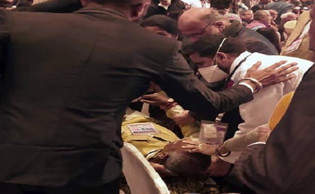 प्रवासी सम्मेलन में मॉरिशस से आए दो एनआरआई की तबियत बिगड़ी, अस्पताल में भर्ती