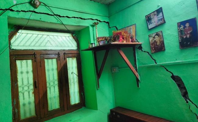 जोशीमठ भू-धसाव : 678 भवनों में आईं दरारें, 81 परिवार अस्थाई रूप से विस्थापित