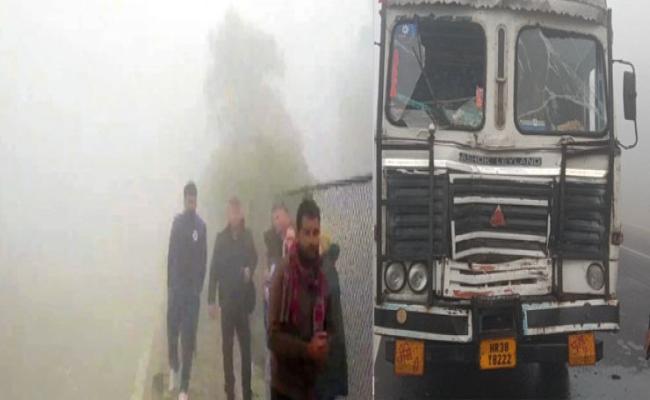 मथुरा में हुए दो हादसे : एक दर्जन से अधिक वाहन टकराए, विदेशी सैलानियों सहित आठ घायल