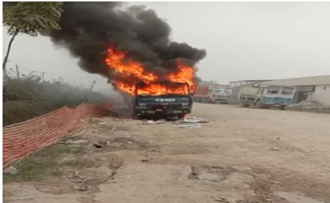 बिहार के बक्सर में पुलिस की बर्बरता से उग्र हुए किसान, तोड़फोड़ और आगजनी की