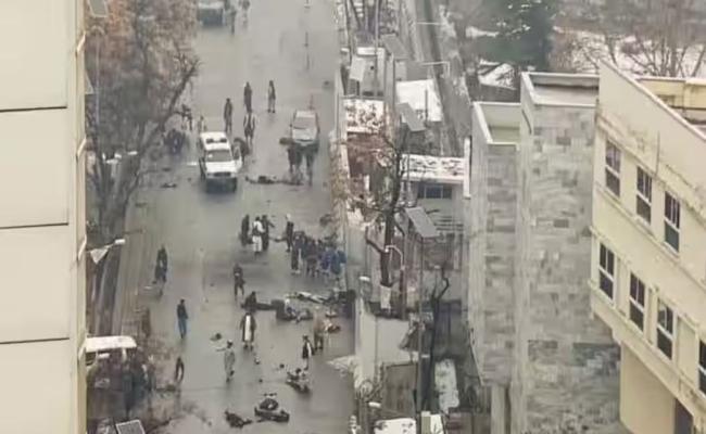 काबुल में अफगान विदेश मंत्रालय के बाहर आत्मघाती हमले में 20 की मौत, चीन से चल रही थी बैठक