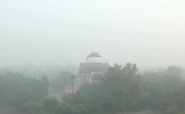 दिल्ली में प्रदूषण बेहद खराब स्तर पर, एक्यूआई 341 हुआ दर्ज