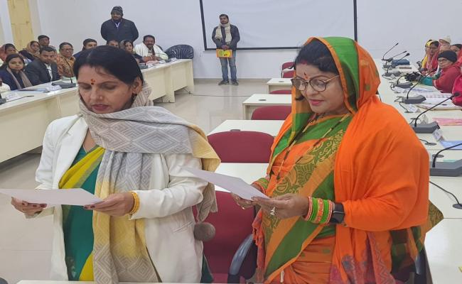 नगर निकाय के प्रतिनिधियों ने ली कर्तव्य और निष्ठा की शपथ