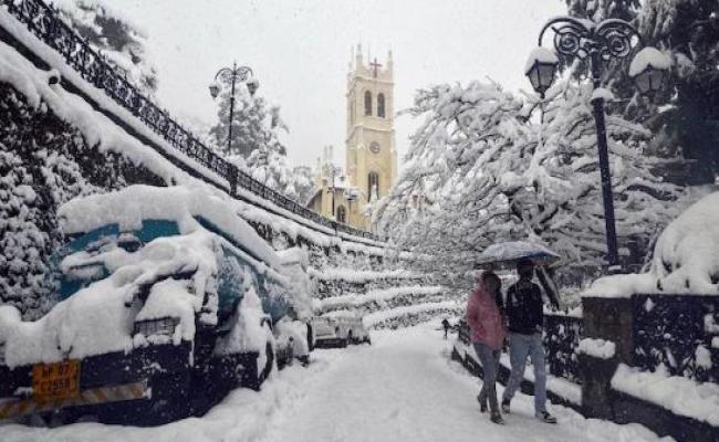 हिमाचल में बर्फबारी से 04 हाइवे सहित 245 सड़कें अवरुद्ध, 623 ट्रांसफार्मर ठप