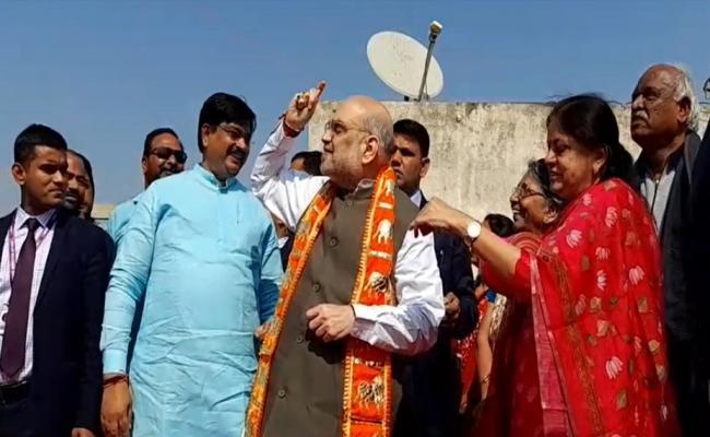 केन्द्रीय गृह मंत्री अमित शाह ने उड़ाई पतंग, भगवान जगन्नाथ के किए दर्शन