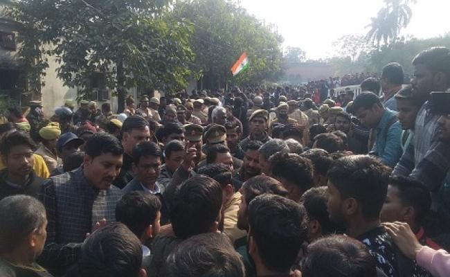 लखनऊ विवि में भिड़े वामपंथी व अभाविप के कार्यकर्ता, हुई धक्का-मुक्की