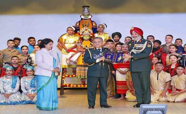 सीडीएस पहली बार पहुंचे गणतंत्र दिवस शिविर, एनसीसी कैडेट्स से मिले
