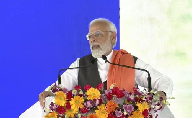 प्रधानमंत्री ने कर्नाटक में विकास परियोजनाओं का उद्घाटन और शिलान्यास किया