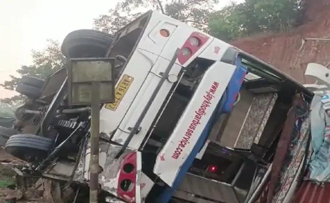 मुंबई-गोवा हाईवे पर दो अलग-अलग हादसों में 24 लोगों की मौत