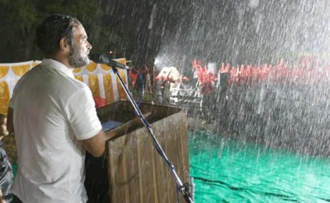 राहुल गांधी ने कठुआ से बारिश के बीच भारत जोड़ो यात्रा शुरू की