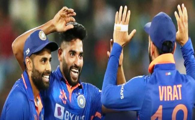 आईसीसी एकदिवसीय गेंदबाजों की रैंकिंग में शीर्ष पर पहुंचे मोहम्मद सिराज
