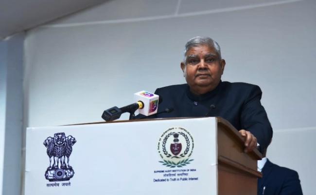 उपराष्ट्रपति ने देशवासियों को गणतंत्र दिवस की शुभकामनाएं दीं