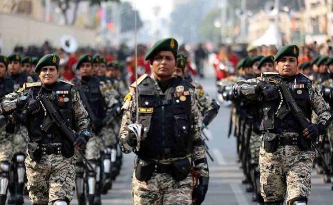 हाथों में तिरंगा, मन में उमंग, कर्तव्य पथ पर न्यू इंडिया के अनेक रंग