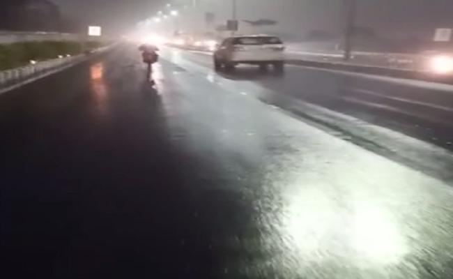 मध्य प्रदेश में बारिश की वजह से बढ़ी ठंड, उज्जैन और शाजापुर जिलों में स्कूलों की छुट्टी