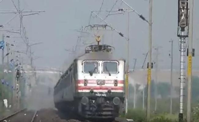 देश के कई हिस्सों में कल से बारिश का पूर्वानुमान, आज 284 रेलगाड़ी रद