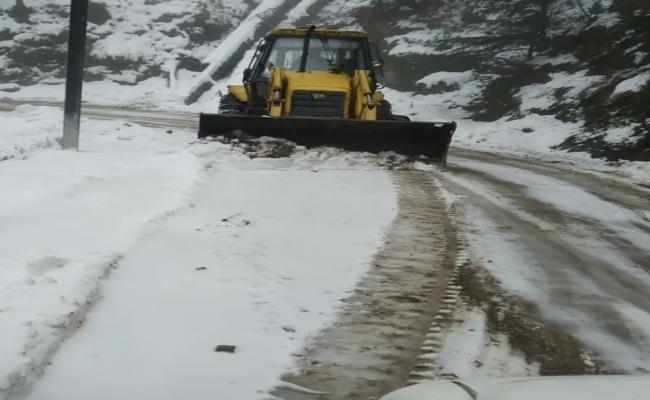 हिमाचल के सात जिलों में भारी बर्फबारी का अलर्ट, पर्यटकों को एडवाइज़री