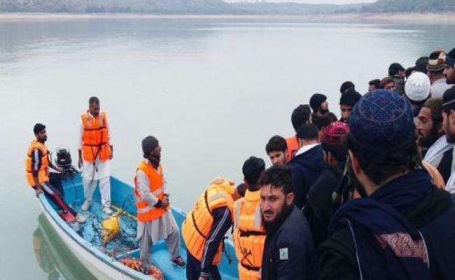 पाकिस्तान में नौका पलटने से 17 छात्रों की मौत, 13 घायल