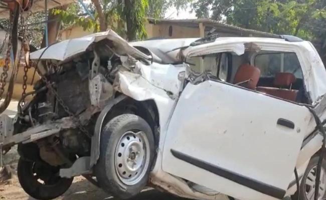 मुंबई-अहमदाबाद हाईवे पर भीषण दुर्घटना, चार लोगों की मौत