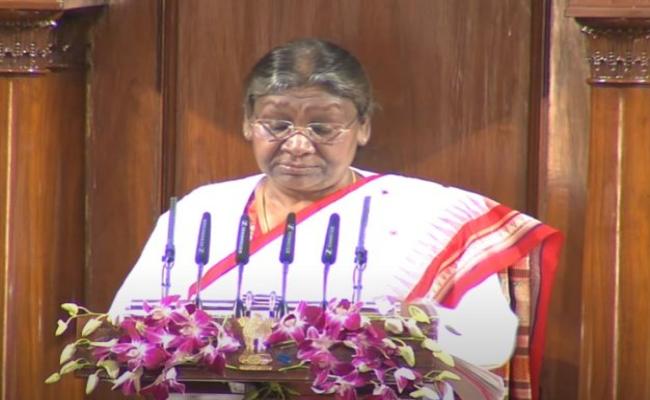 आंतरिक चुनौतियों के साथ ही वैश्विक चिंताओं का समाधान कर रहा भारत – राष्ट्रपति