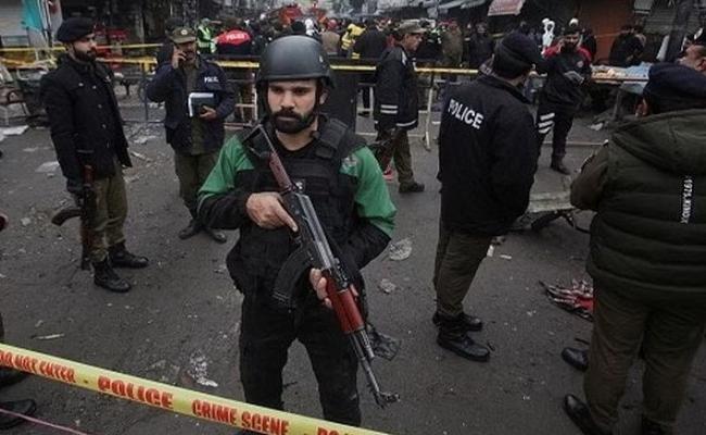 पाकिस्तान में पुलिस स्टेशन पर आतंकवादियों का धावा