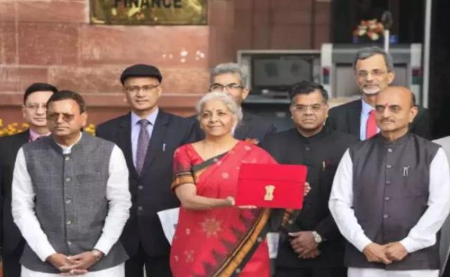 (बजट 2023-24) देश की अर्थव्यवस्था का भविष्य उज्ज्वलः सीतारमण