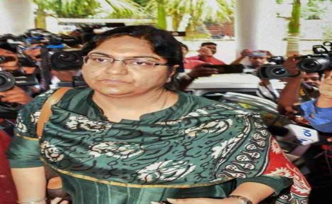 निलंबित आईएएस पूजा सिंघल ईडी कोर्ट में हुई हाजिर