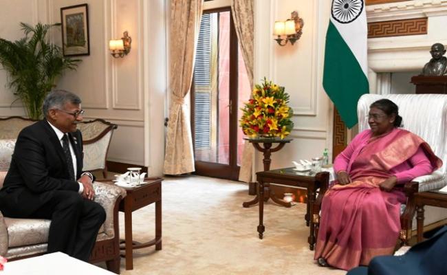 सिंगापुर सुप्रीम कोर्ट के मुख्य न्यायाधीश ने राष्ट्रपति से की मुलाकात