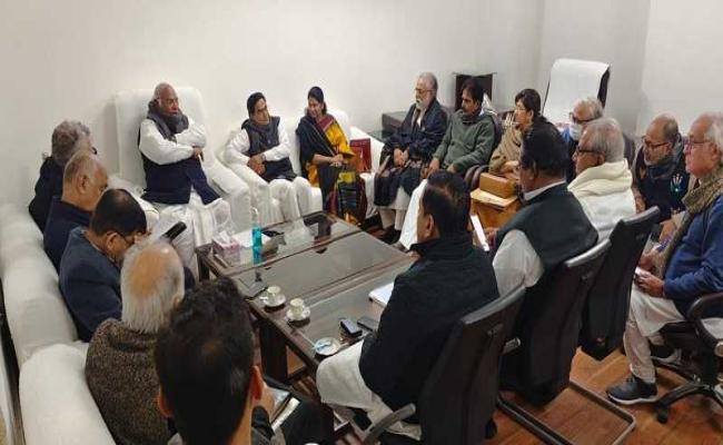 संसद में रणनीति पर विमर्श के लिए कल फिर विपक्ष करेगा मंथन