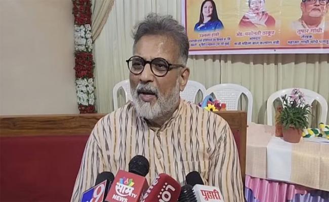 भारतीय करेंसी से महात्मा गांधी की तस्वीर हटा देनी चाहिए: तुषार गांधी