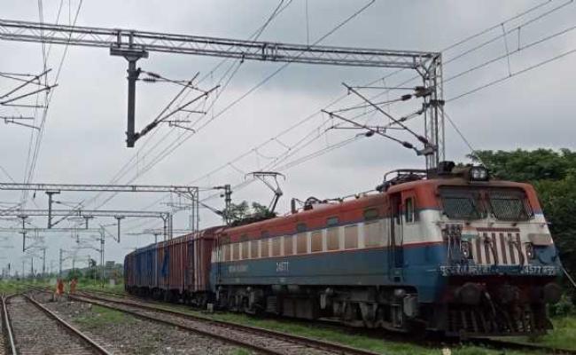 माल ढुलाई में लगातार कीर्तिमान स्थापित कर रहा है भारतीय रेल