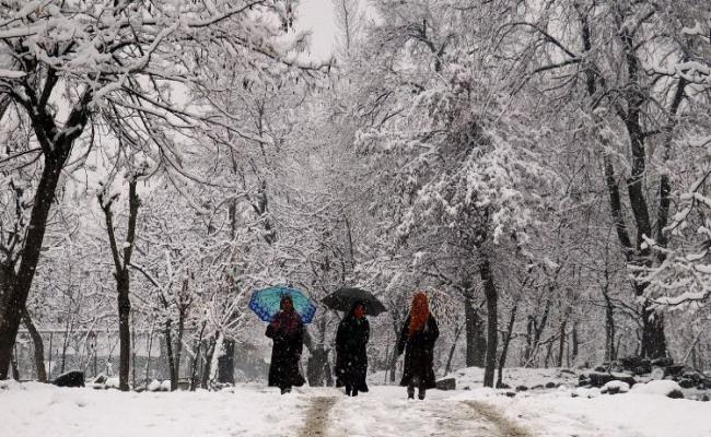 अगले 24 घंटों के दौरान जम्मू कश्मीर में बारिश तथा बर्फबारी की संभावना
