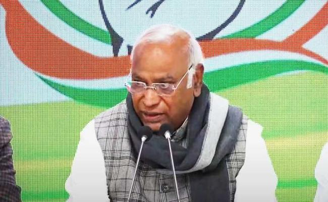 बजट सत्र में विपक्ष के सवालों से बचती रही मोदी सरकार : खड़गे