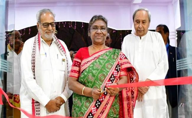 राष्ट्रपति ने ओडिशा के राजभवन में किया नए अभिषेक हाल का उद्घाटन