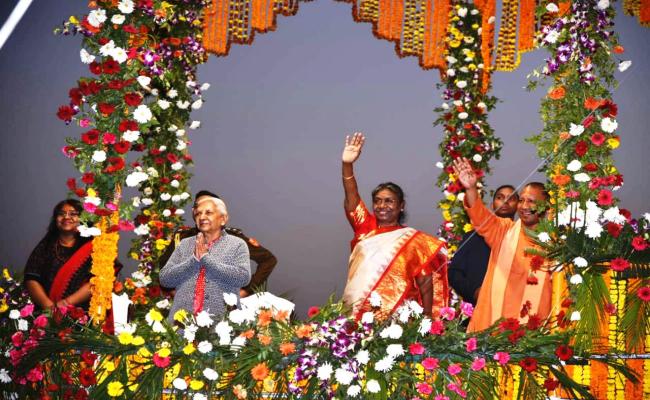 श्रीकाशी विश्वनाथ मंदिर में राष्ट्रपति ने किया पूजन, भव्य गंगा आरती देख हुईं भावविभोर