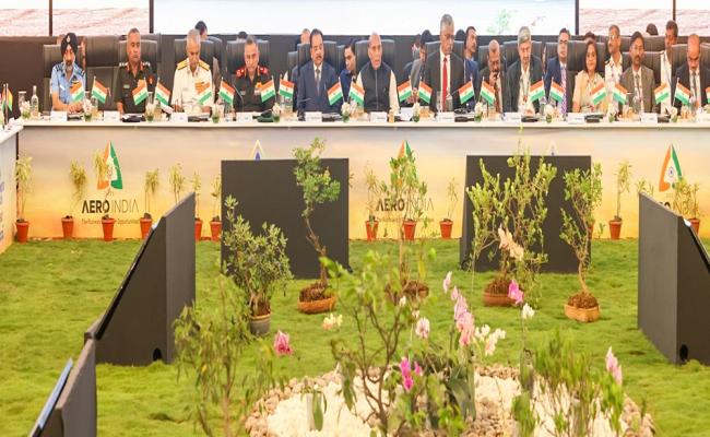सौ से अधिक देशों के रक्षा प्रमुखों के सम्मेलन की राजनाथ सिंह ने की मेजबानी