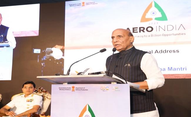 जल्द ही भारतीय विमान स्वदेश निर्मित इंजनों के साथ उड़ान भरेंगे : राजनाथ