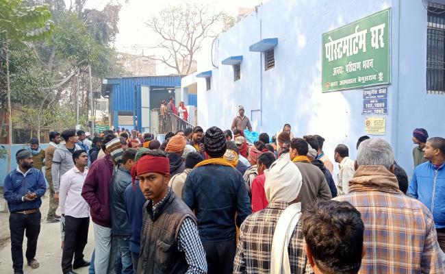 बारात से लौट रहा वाहन पलटने से पानी में डूबकर तीन युवकों की मौत