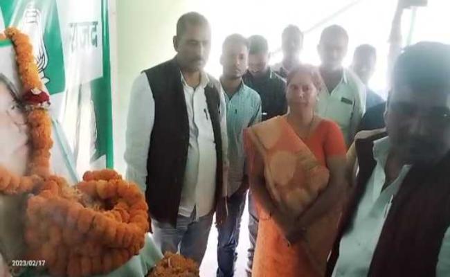 पूर्व मुख्यमंत्री कर्पूरी ठाकुर को पुण्यतिथि पर अर्पित की श्रद्धांजलि