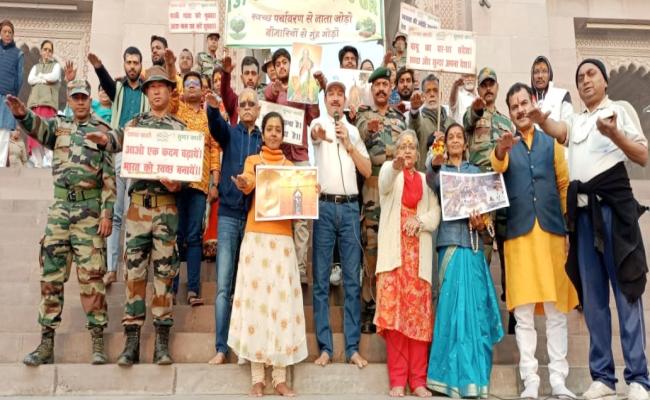 महाशिवरात्रि : नमामि गंगे के सदस्यों ने गंगा घाटों पर स्वच्छता अभियान चलाया